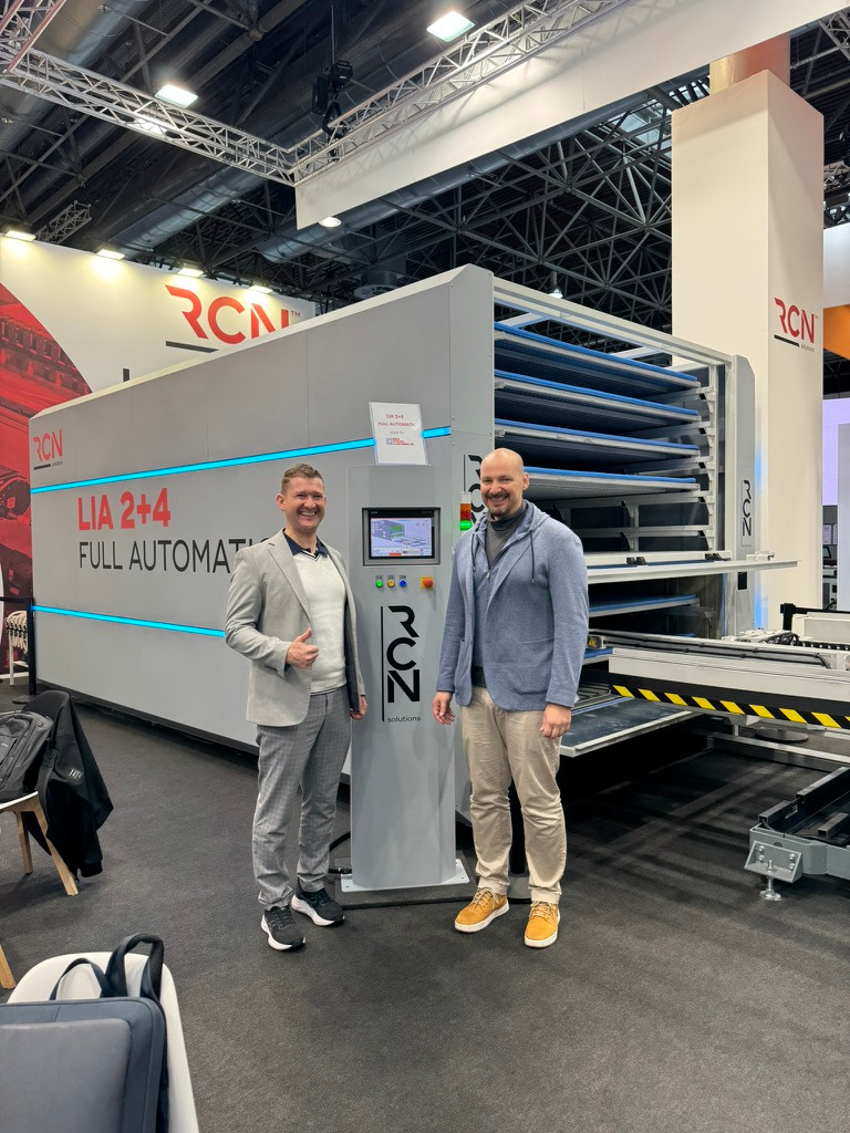 MonitGlass team at an RCN production line stand at glasstec 2026