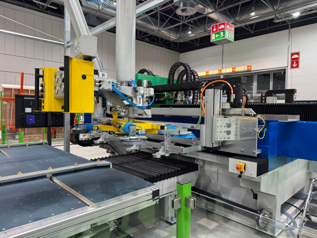 Automated glass processing machine in Düsseldorf